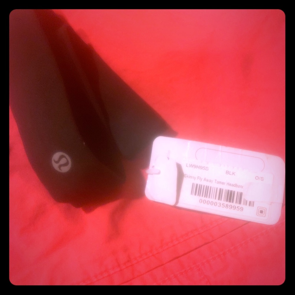 Some headband thing by that brand y’all LuLu LOVE!